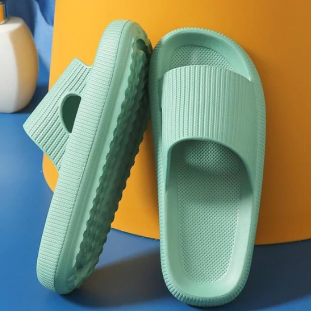 CLOUD SLIDES - BRAND NEW - WITH TAGS